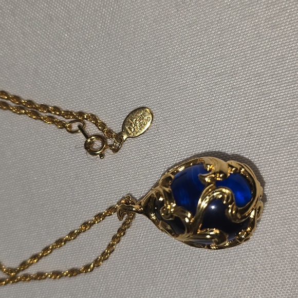 Joan Rivers Jewelry - Joan Rivers Egg Necklace